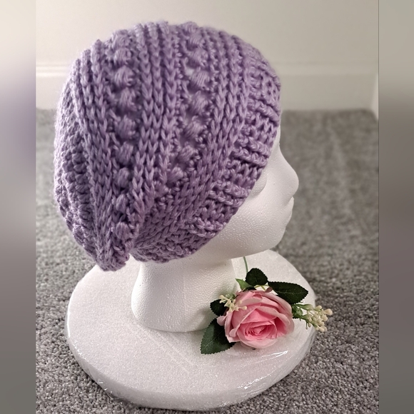 women or girls winter hat - Picture 3 of 3